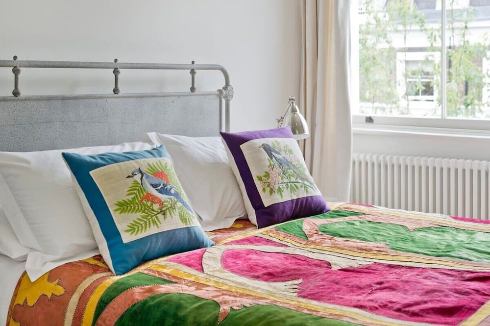 Gorgeous & Grand 5 Bed House, Holland Park