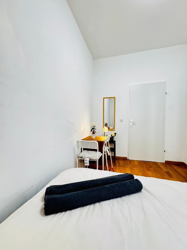 Affordable 4BR Near Stadthalle