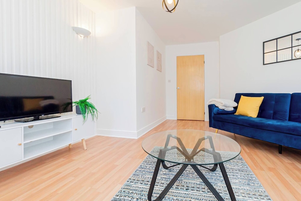 Modern 2-bed Flat Sleeps 4 Near City Centre and Utilita Arena