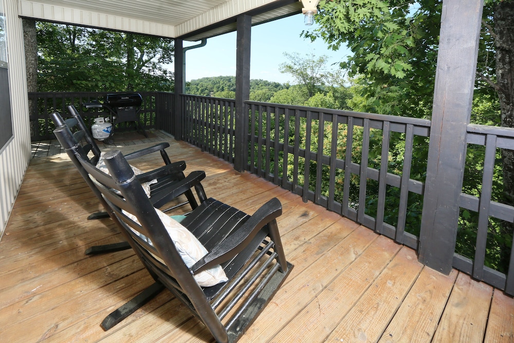 Pine Needles 6 1 Br cabin by RedAwning