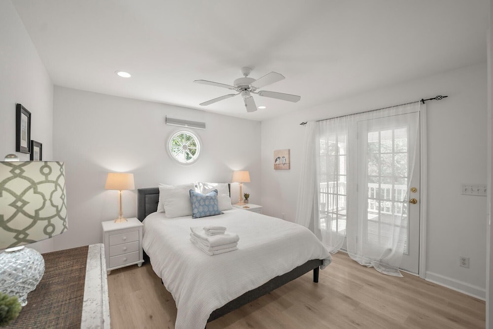 723 Seahorse Road - Newly Renovated, 5-bedroom Oceanside Home