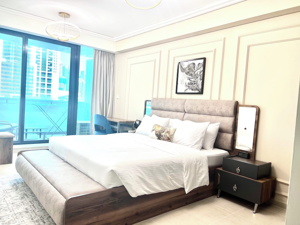 Cosmos Living 1 BR Suite Near Dubai Mari