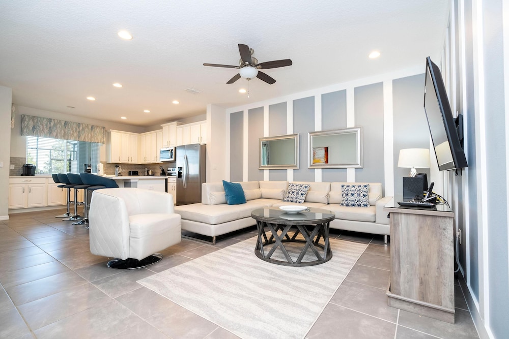 1543 CP - Opulent 4BR Townhome: Private Pool, Solara Resort