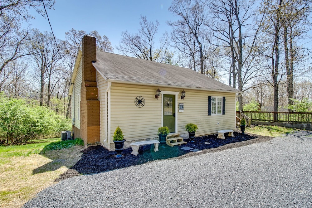 Homey Luray Cabin w/ Fire Pit & Deck! view 4