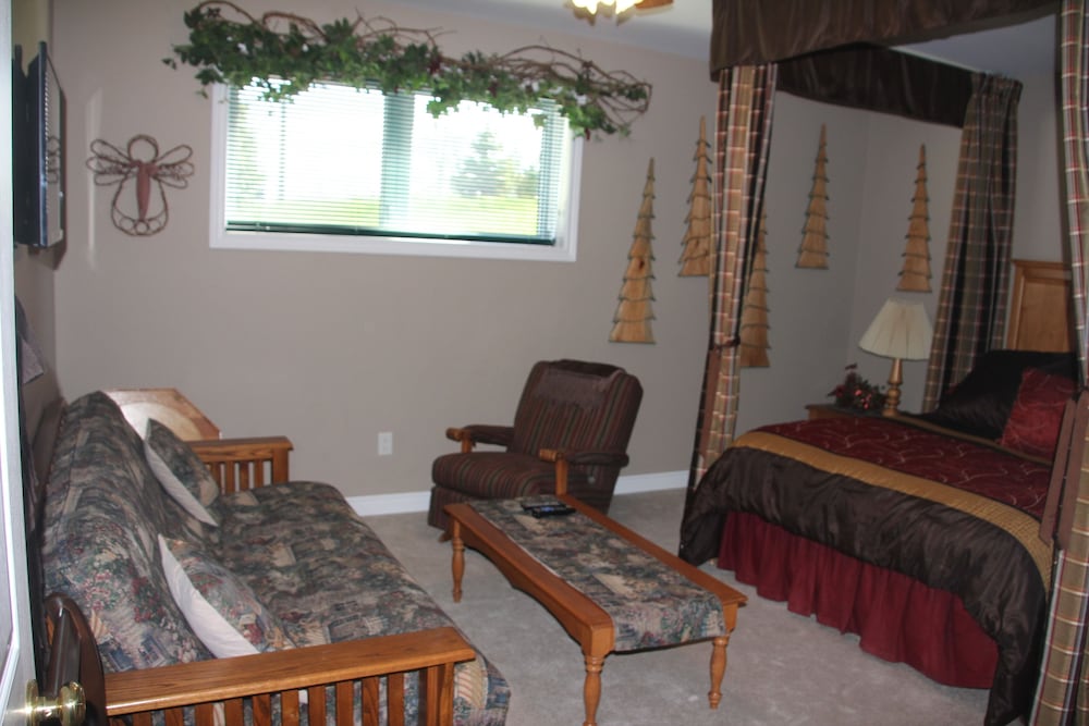 Golden Pathways Retreat and B&B