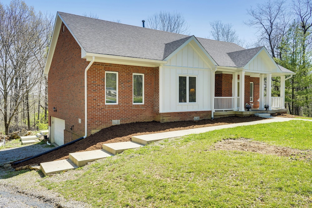 Hot Tub, Deck & Fire Pit: Chic Louisville Home!