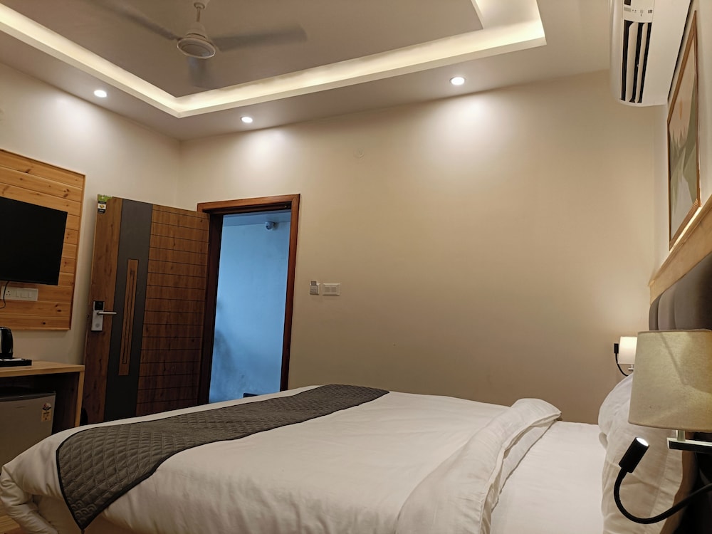 Heryk Hillview Hotel