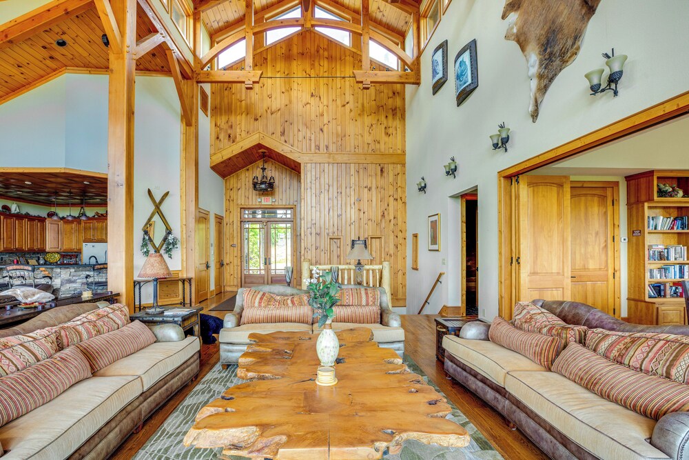 Lakefront Cabin in Elk Park w/ Hot Tub & Mtn Views