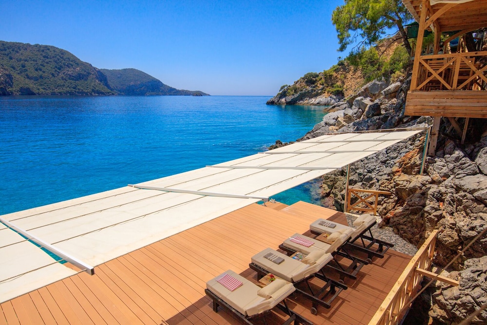 Private Island-Style Ultra Luxury Villa Estate
