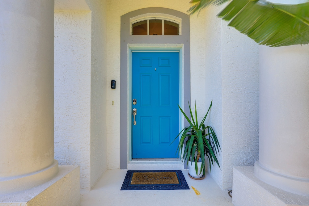 Close to Family Park: Home w/ Screened Lanai!