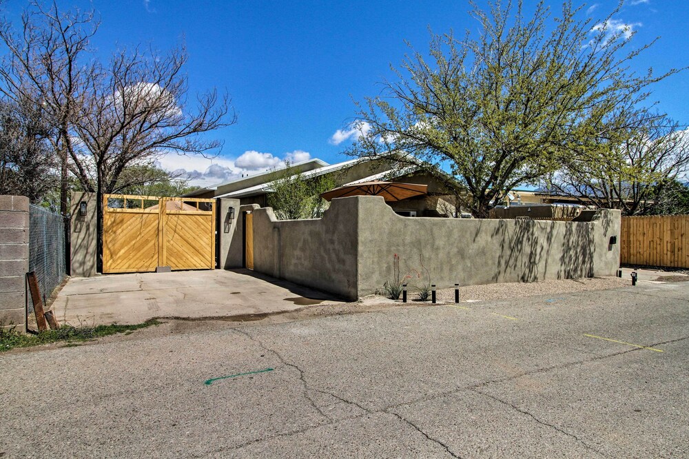 Luxury Albuquerque Home w/ Pool, Deck, + Hot Tub! in Albuquerque, US