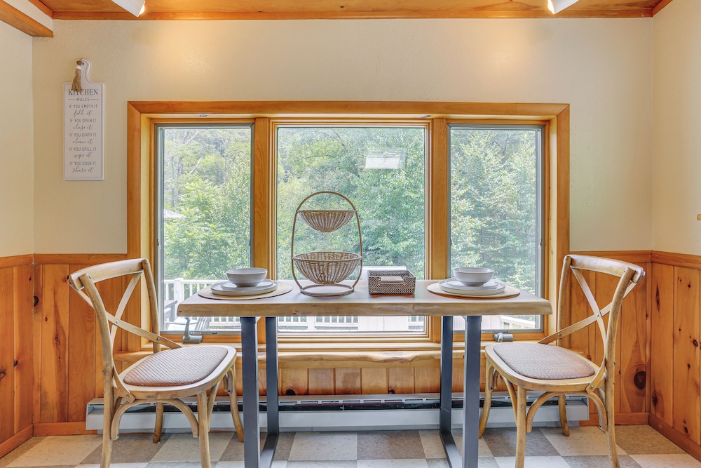 13 Mi to Ski Big Bear: Updated Getaway w/ Deck
