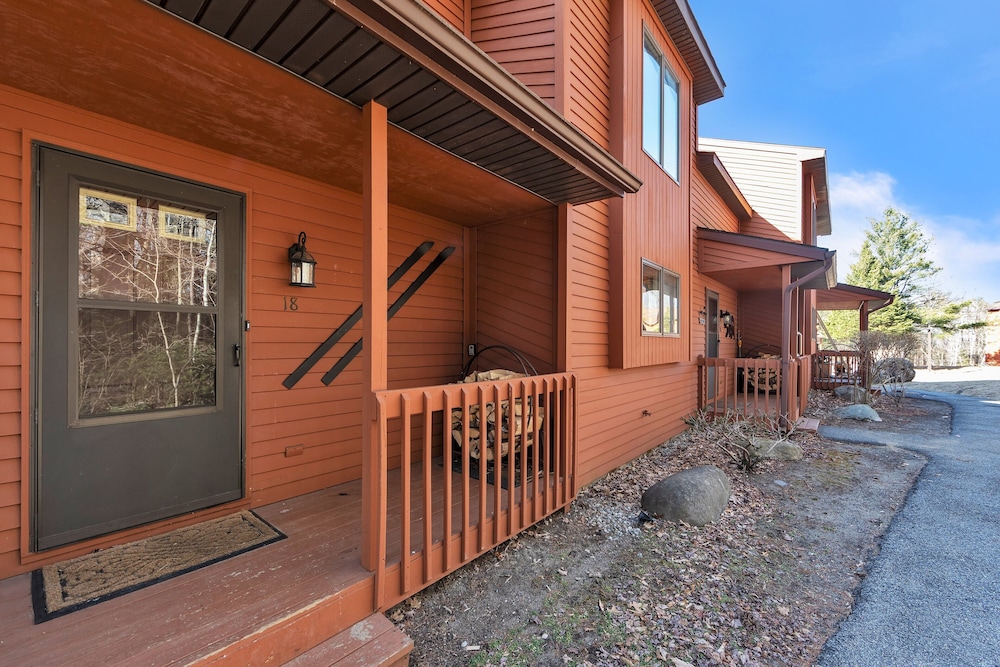 Lies 18n - Cozy & Scenic Mountain Retreat 3 Bedroom Townhouse by The Summit at Gore Mountain