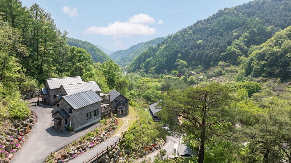 Gapyeong On The Hill Pool Villa