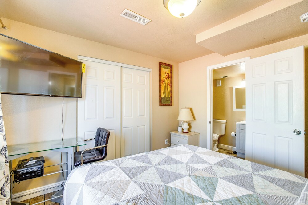 Hike, Explore & More: Aurora Retreat w/ Yard