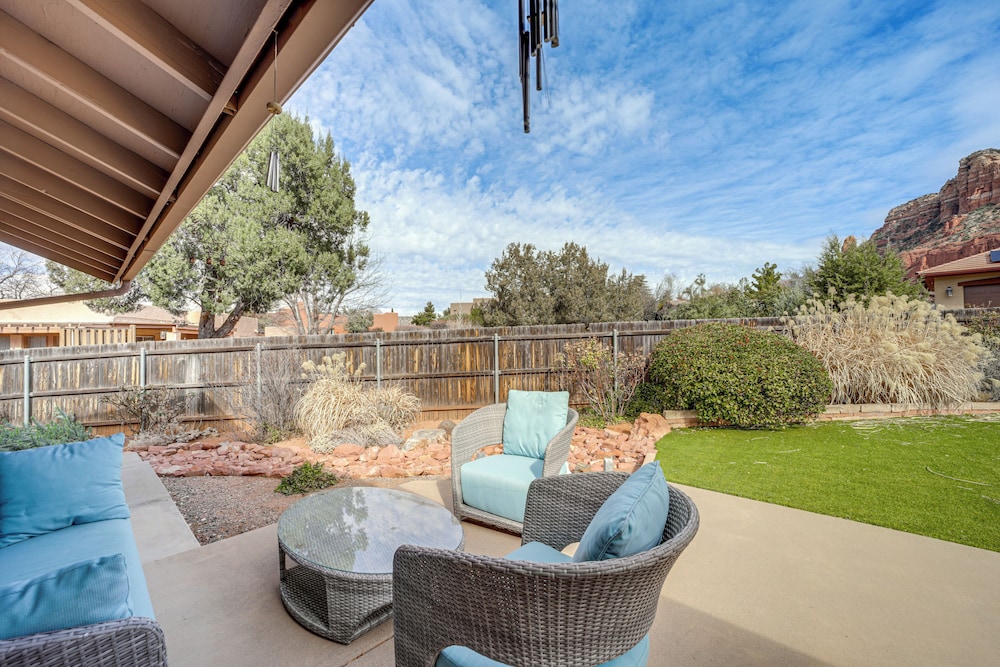 4 Mi to Uptown Sedona: Desert Home w/ Mtn Views!