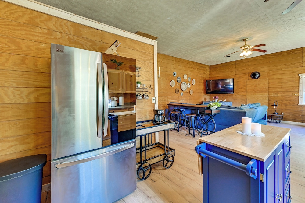 Ohio Hunters Cabin w/ Pond Access: Pets Welcome!