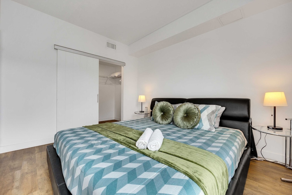 Stylish 2BR Family Apartment by Dtla