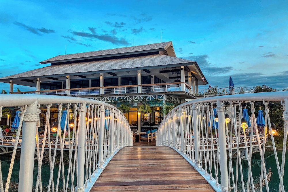 Buffalo Island Resort