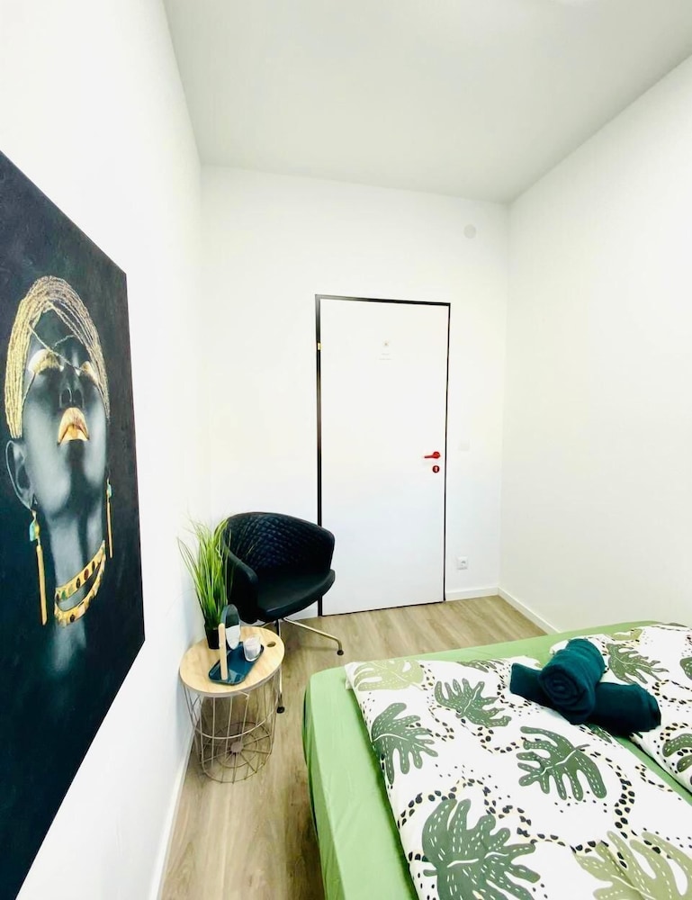 7BR Apt for 15P Near Schönbrunn