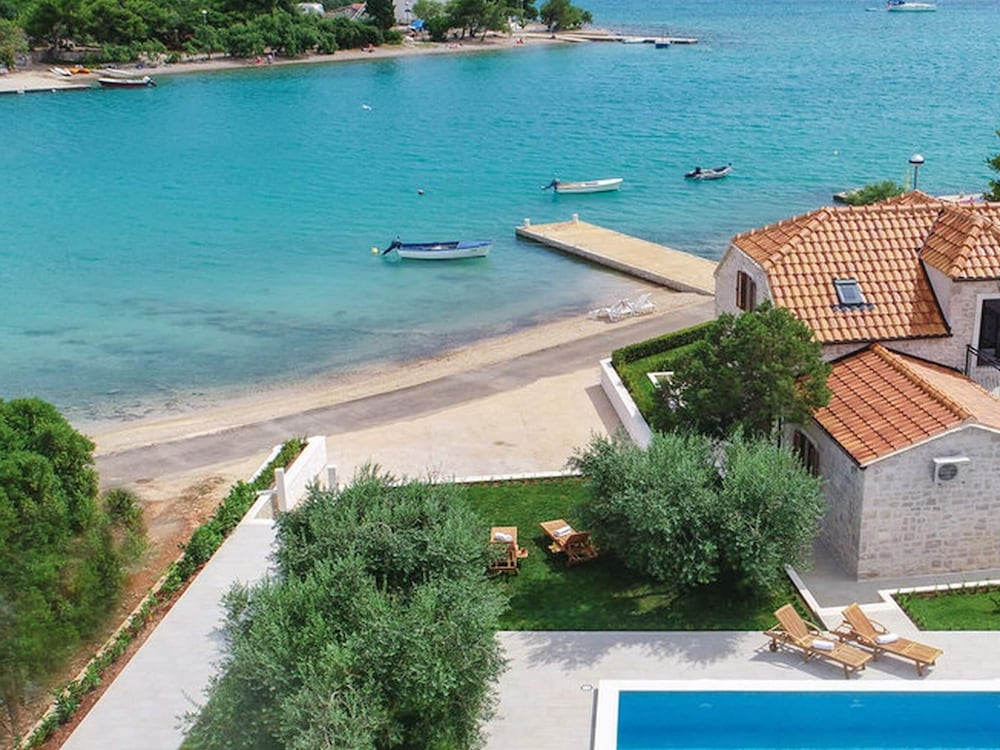 Holiday Home Loviste-three Bedroom Holiday Home With Pool and Sea View