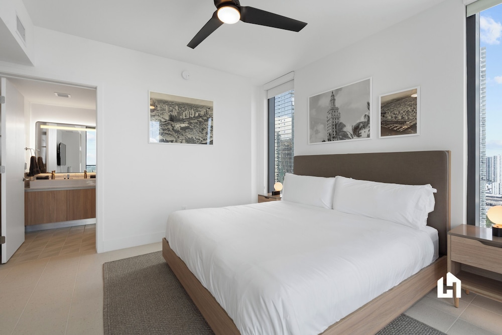 Stylish Apartments with Partial Ocean Views in Downtown