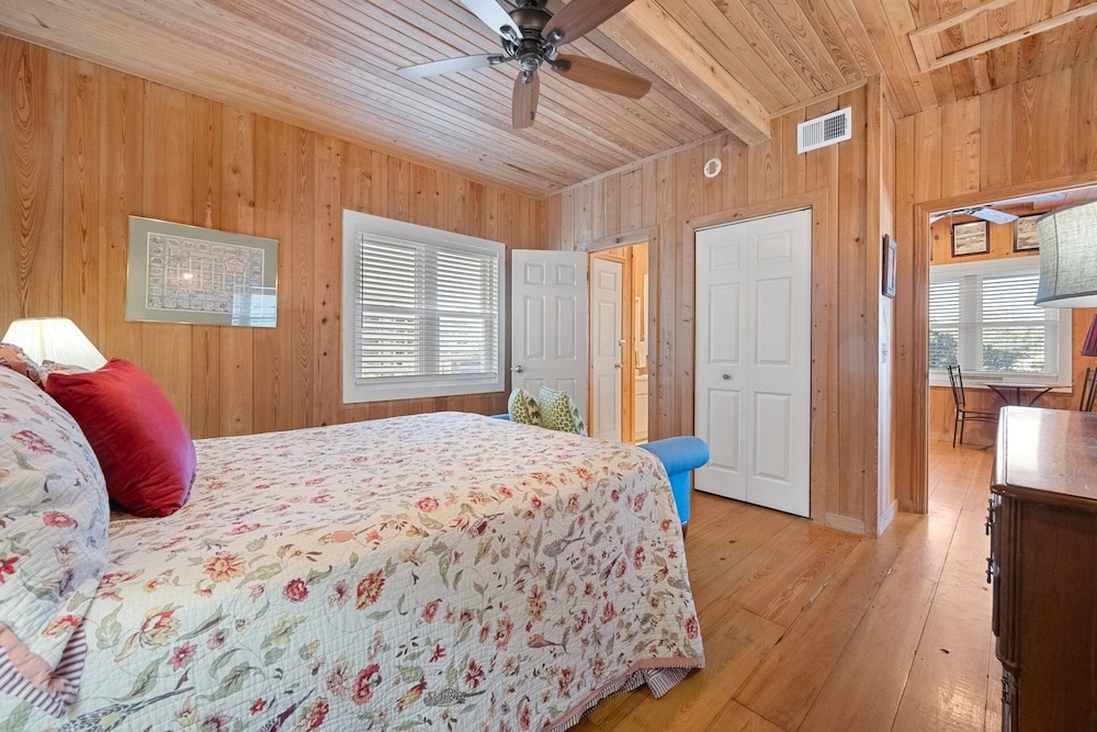 Laughin Place I 1 Bedroom Home by Peace Vacations