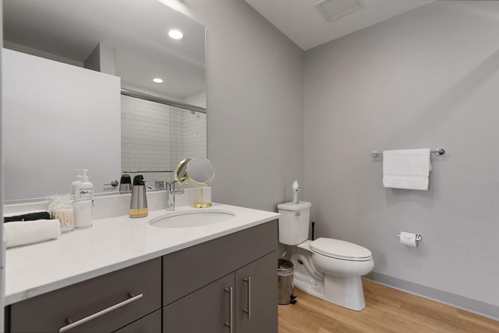 4BR Group Retreat Near Lincoln Park
