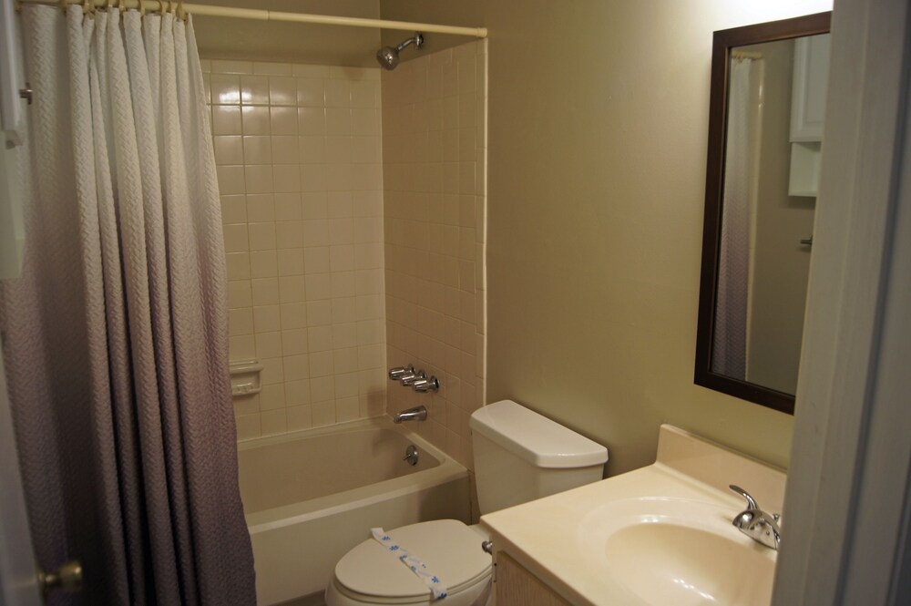Sea Cloisters 303e 2 Bedroom Condo by RedAwning