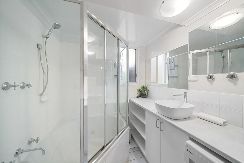 Stylish 1-bed Stay With Balcony & Study