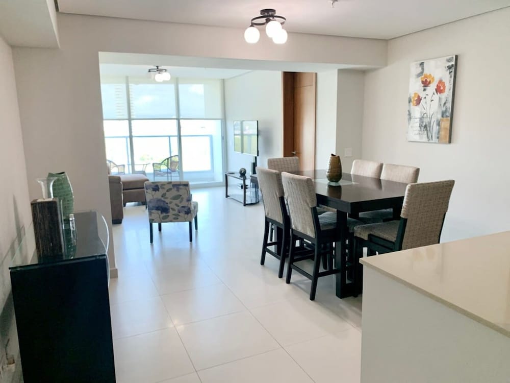 Blue Home I Spacious 1 Bed With Park View Parkside