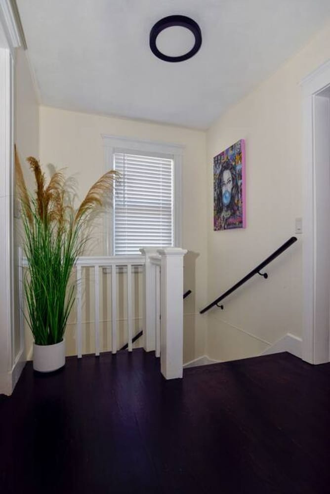 Modern Three Bedroom Condo - Near Boston
