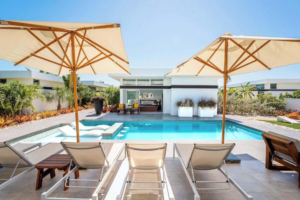 Oceanside Vacation Villa With Hotel Amenities v10