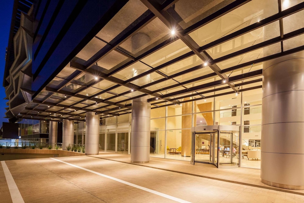 Hotel Radisson Hotel Santa Cruz - Image 1