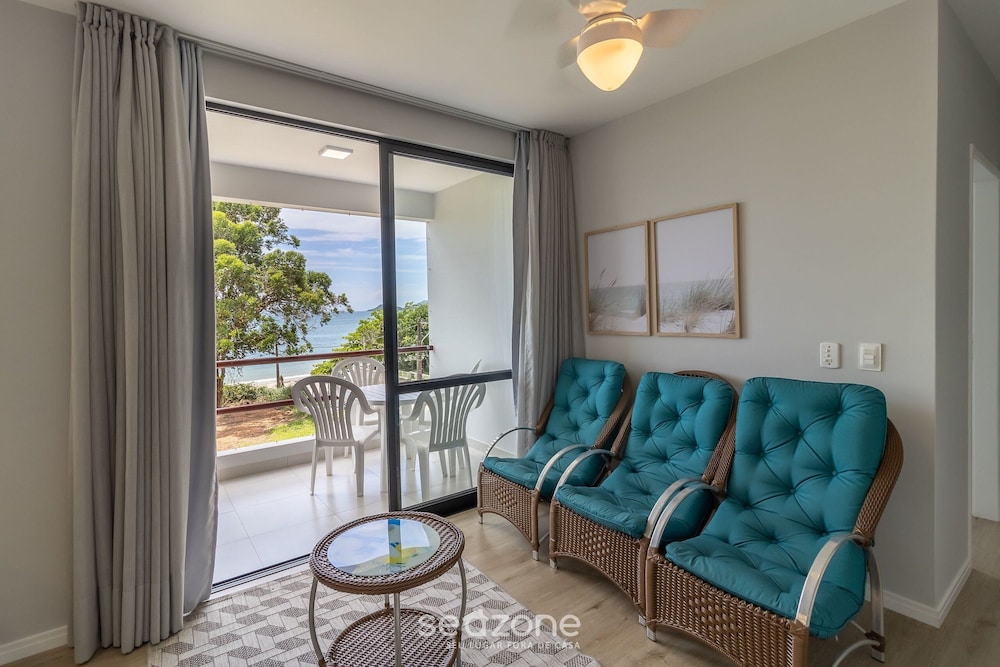 Beachfront Apartment With Island View Cca201