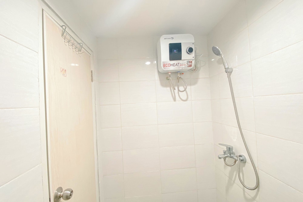 Good And Simple Look 1Br At Amartha View Apartment