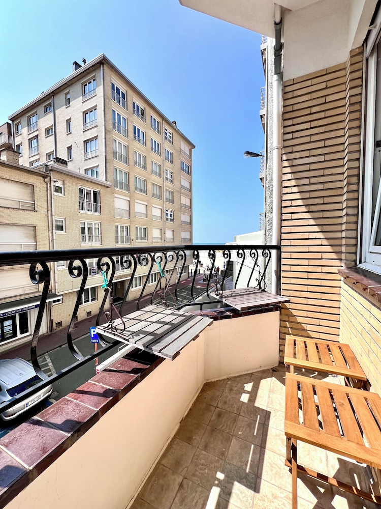 Beachfront & Sea View Sleeps 6