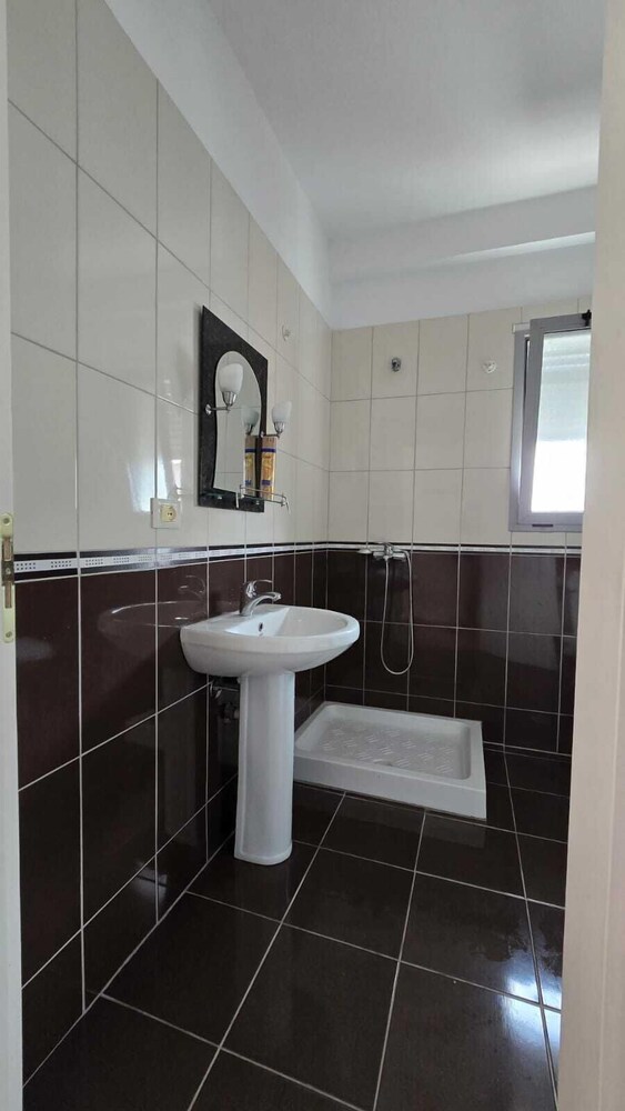 Tirent Apartment - Your Beach Home in Vlorë