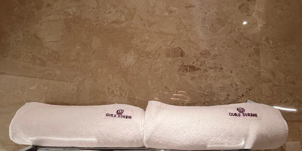 Hotel Guru Surbhi