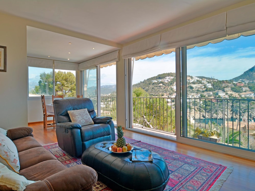 Villa With Incredible sea Views and Pool Sleeps 7