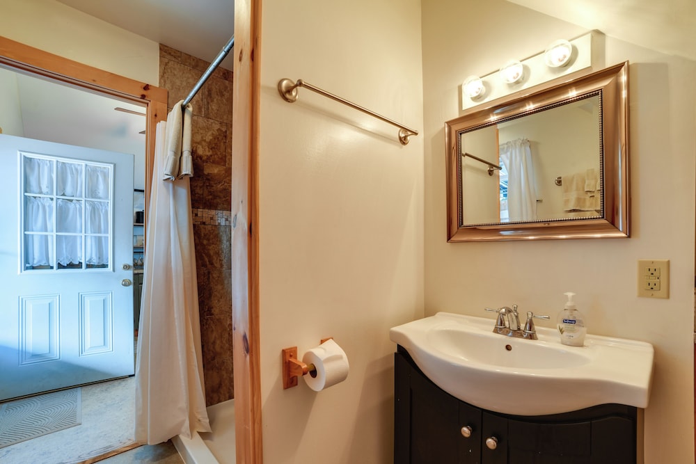 The Perch: Lakefront Cooperstown Apt