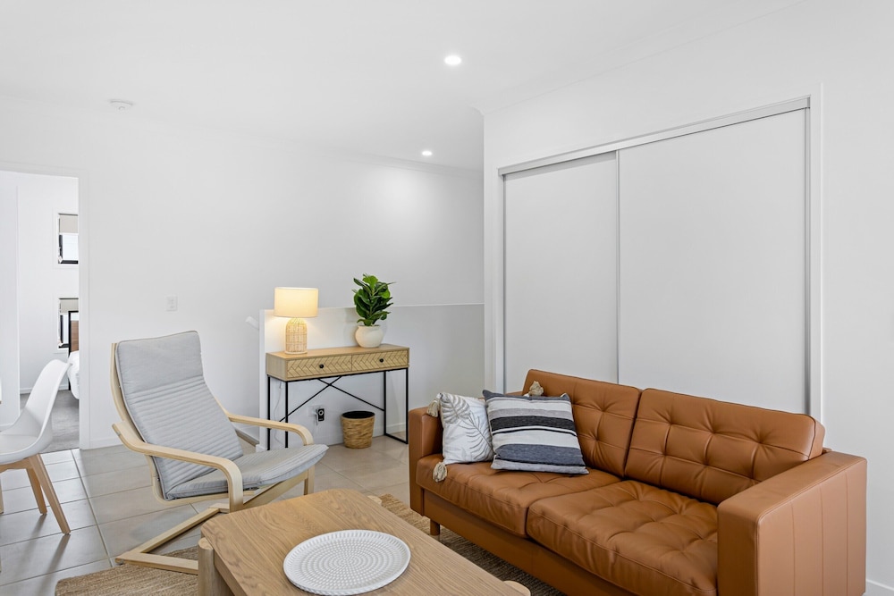 Riverside 3-bed Home With Study Nook and BBQ