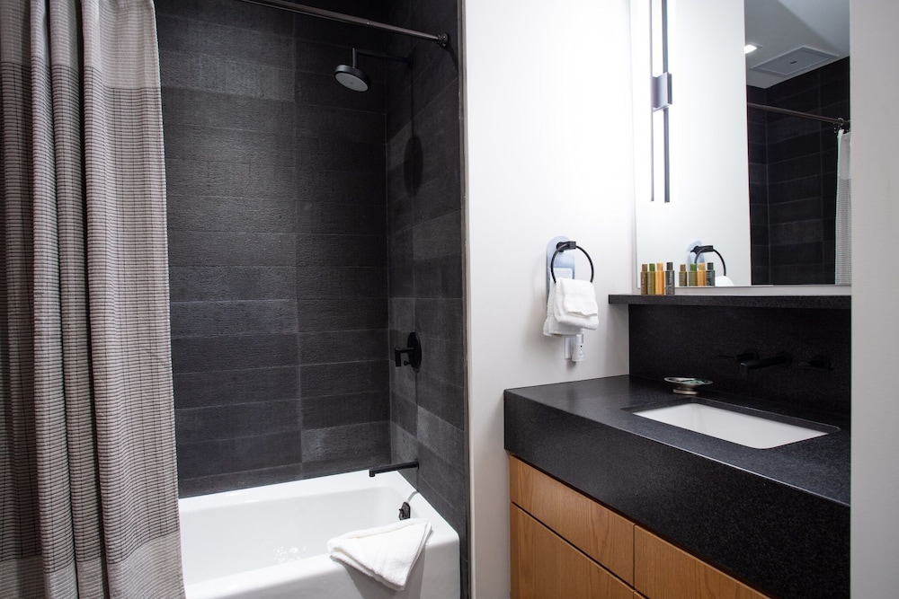 One Empire Pass Lodge at Deer Valley Resort - Four Bedroom Residence #401 4 Condo