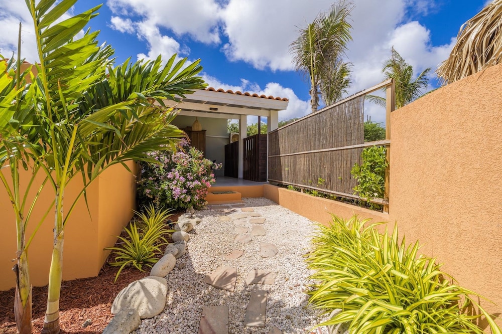 NEW 1BR Apartment Private Pool