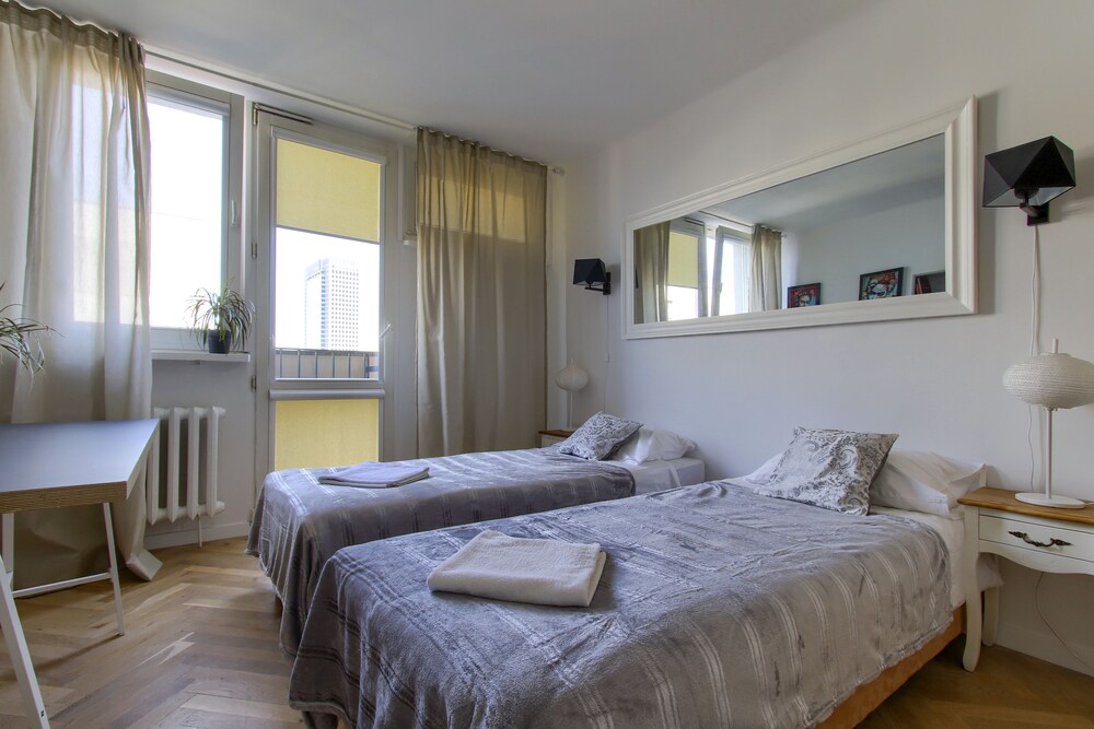 UNIT Short Rent Apartment by Warsaw Metro Station