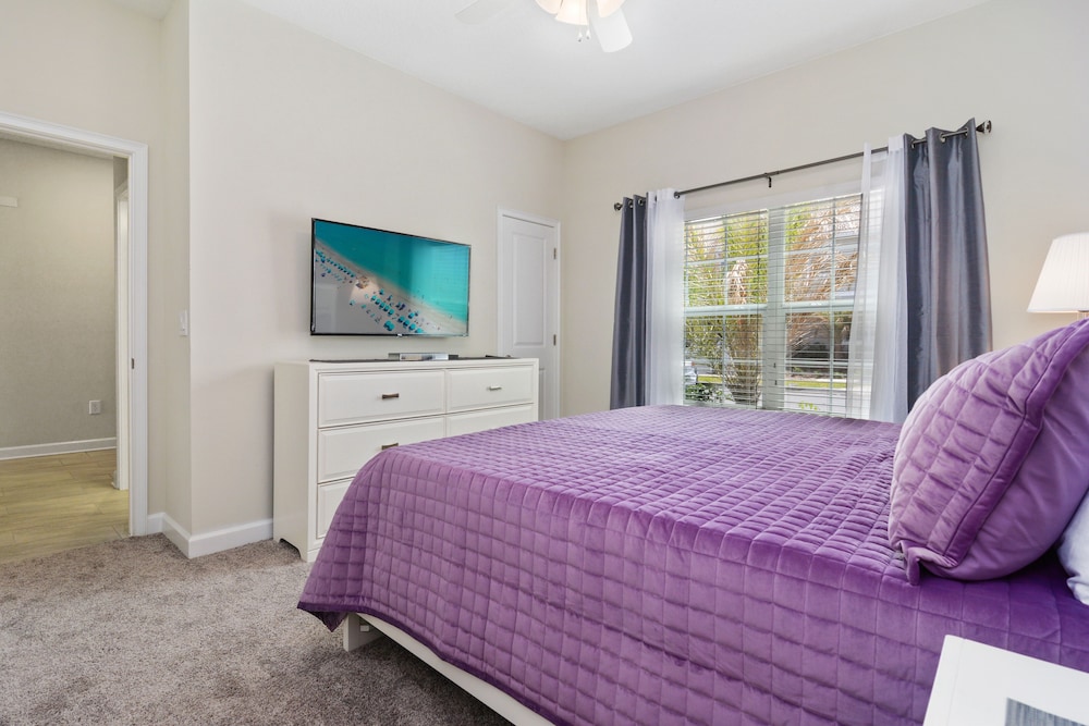 Four Bedroom Family Friendly w/ Screened Pool 4908