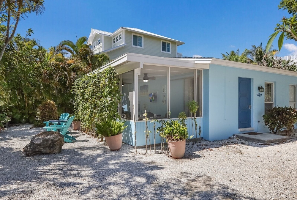 Minnow 1 1 Bedroom Cottage by RedAwning