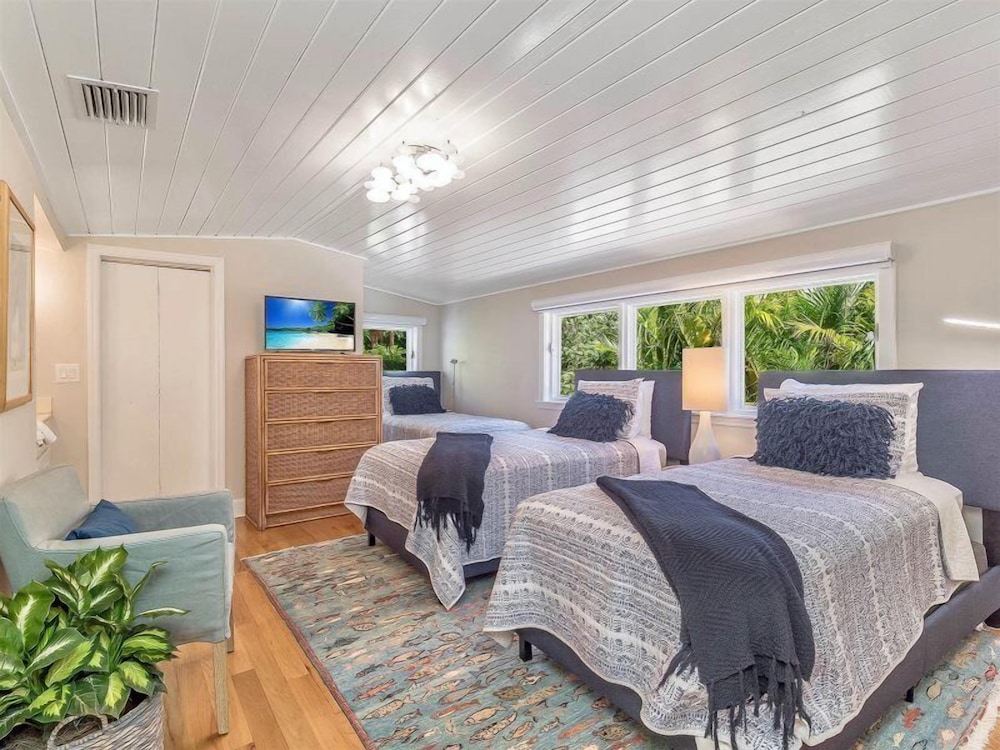 Captiva Charm view 3