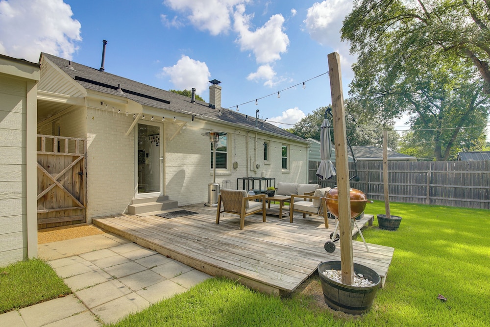 Updated Suburban Retreat: 8 Mi to Dtwn Memphis!