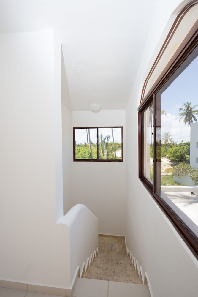 Los Corales Beach Village